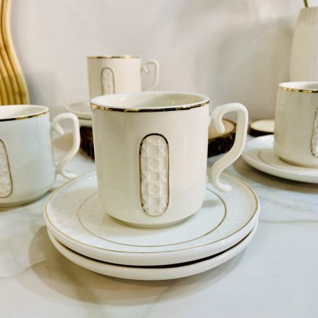 طقم 6 كاسات شاي بورسلان بلون أبيض مزخرف مع خطوط ذهبية